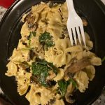 ONE-POT GARLIC PARMESAN PASTA WITH SPINACH AND MUSHROOMS