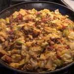 CHEESY GROUND BEEF AND CABBAGE SKILLET