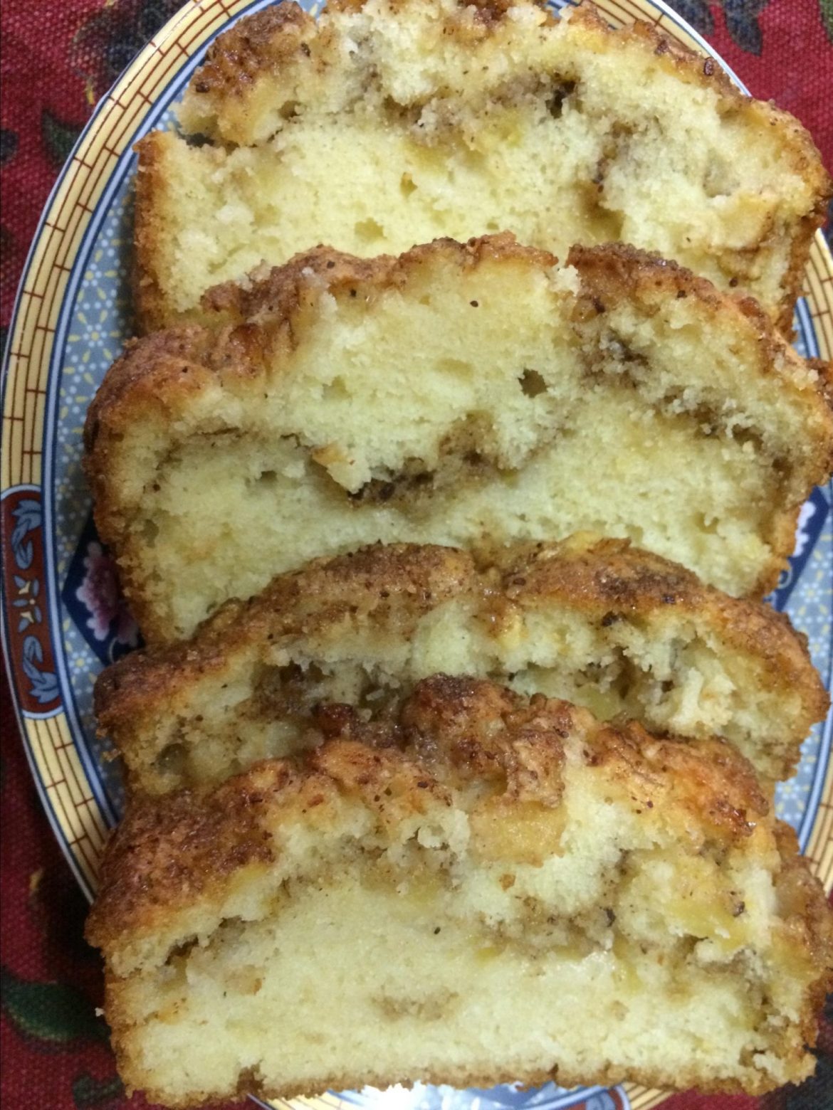 APPLE CINNAMON WHITE CAKE